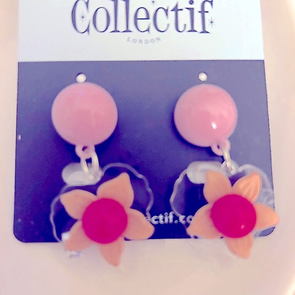 Collectif NWT Lucite heart, pink red petaled flower, drop earrings - Picture 1 of 3